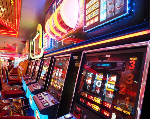 จาก ตู้สล็อต สู่เกมสล็อตออนไลน์มือถือ เล่นง่ายสะดวกสนุก