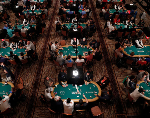 พื้นฐาน การเล่น Poker วิธีและเทคนิค 11 ข้อที่คุณควรรู้ 7 merlin 176290626 8fb8fe68 9874 4322 a0d4 ce64e1bae60b superJumbo
