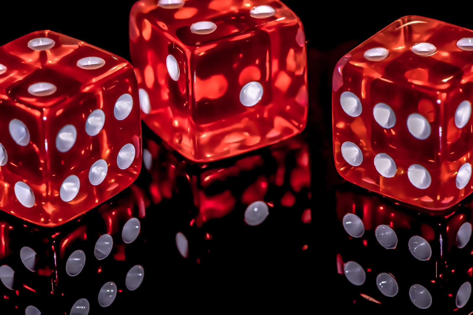 red and white polka dot baublesบาคาร่า